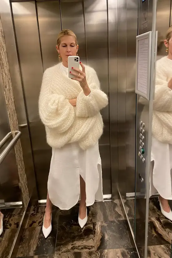 Kelly Rutherford vestida al estilo demure